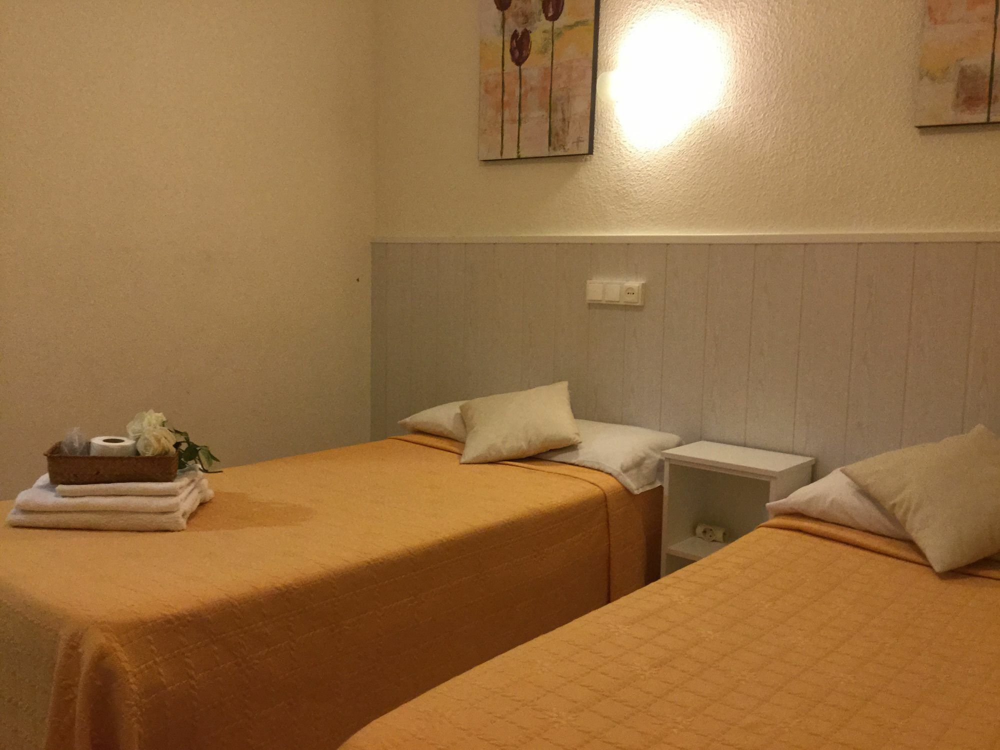 Hostal Albero By Gaiarooms Salamanca Ngoại thất bức ảnh